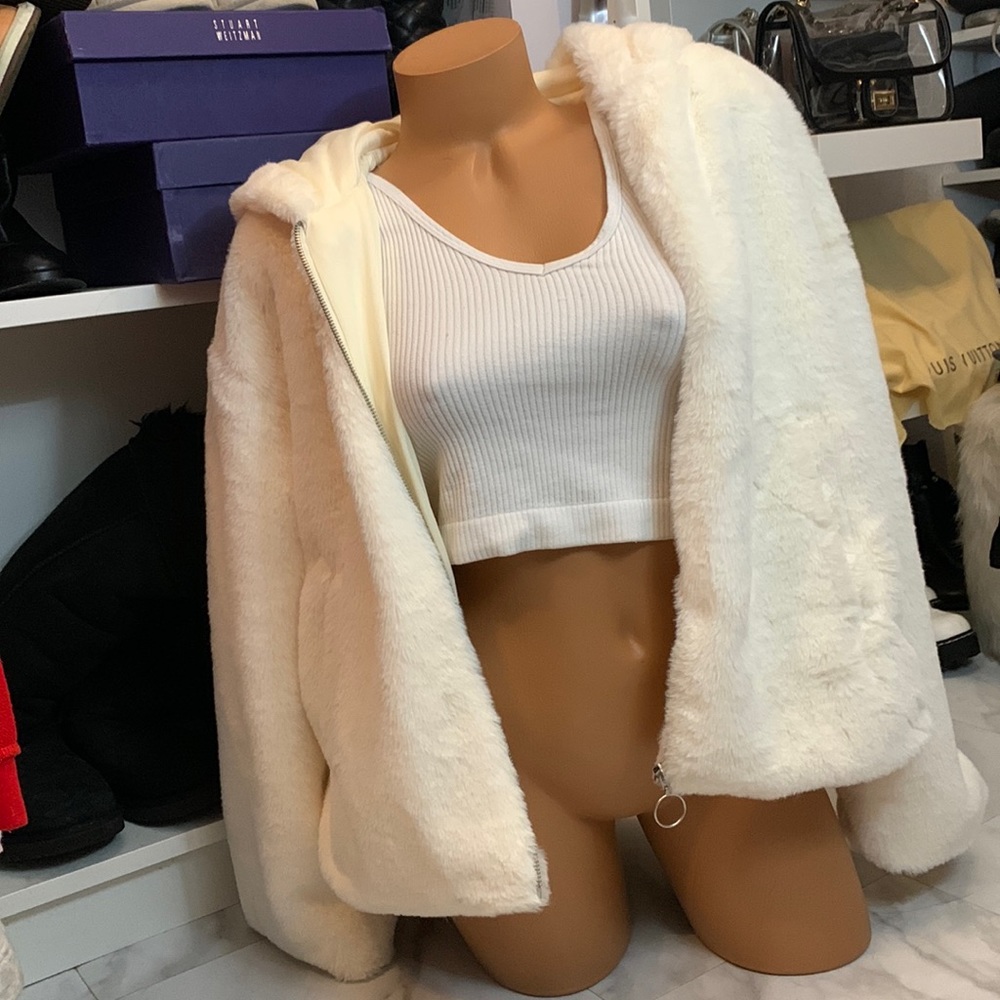 FAUX FUR CREME COAT WITH HOOD SIZE M